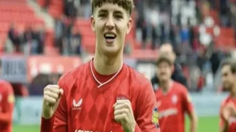 EDG.M 1-2 Hero：银狼王助力，Hero逆风翻盘至14胜18胜领跑